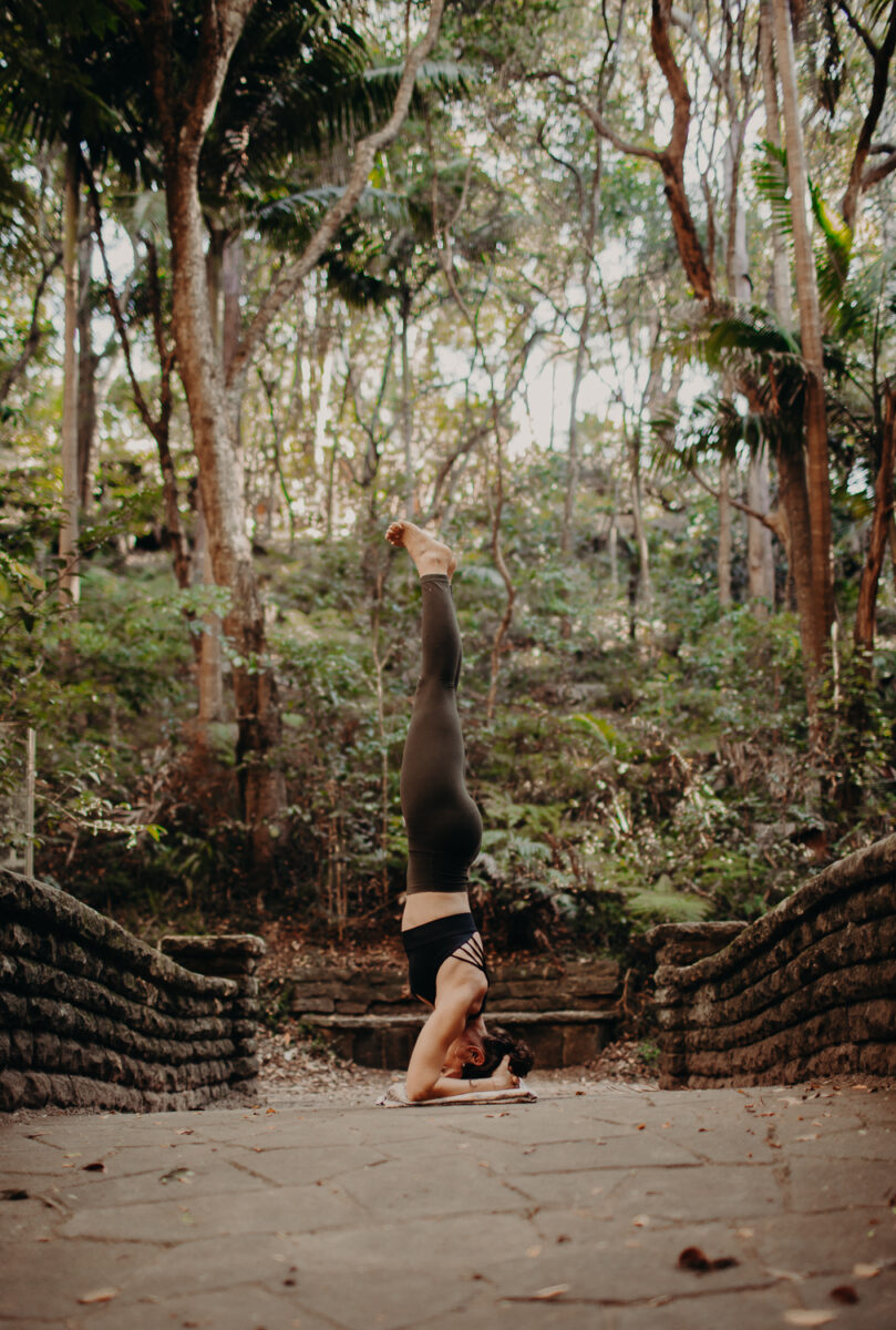 Photo_Lou_Headstand1 Photo_Lou_Headstand1